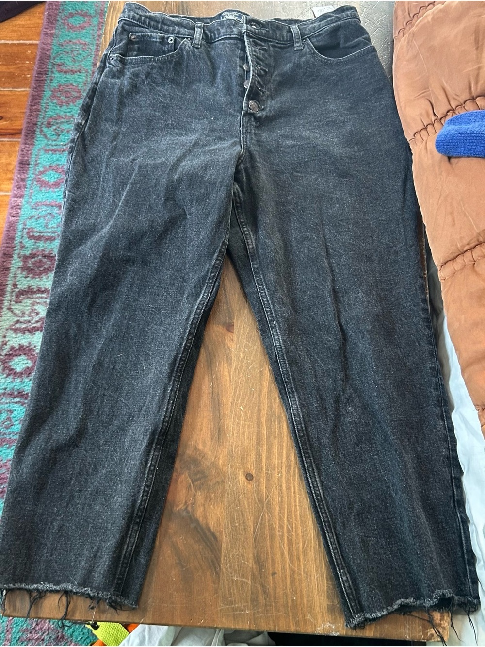 Abercrombie ultra high rise straight black distressed jeans size 31/12 short